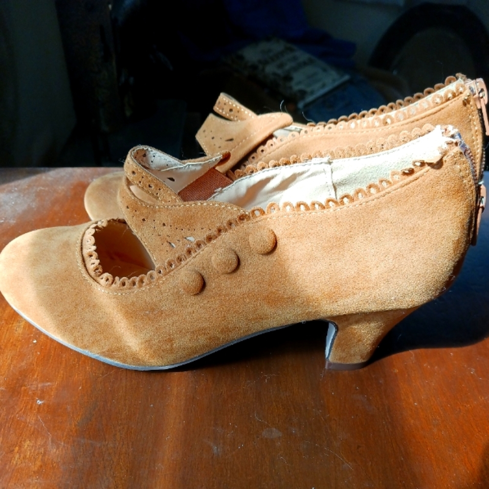 Chase & Chloe Suede Heels Pumps 7.5